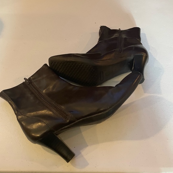 “AEROSOLS” Flexation Brown Square Toed Booties - Picture 1 of 5